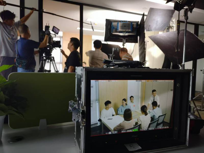 大理市TVC拍摄公司：科技产品视觉化大师，诠释未来感与功能美学